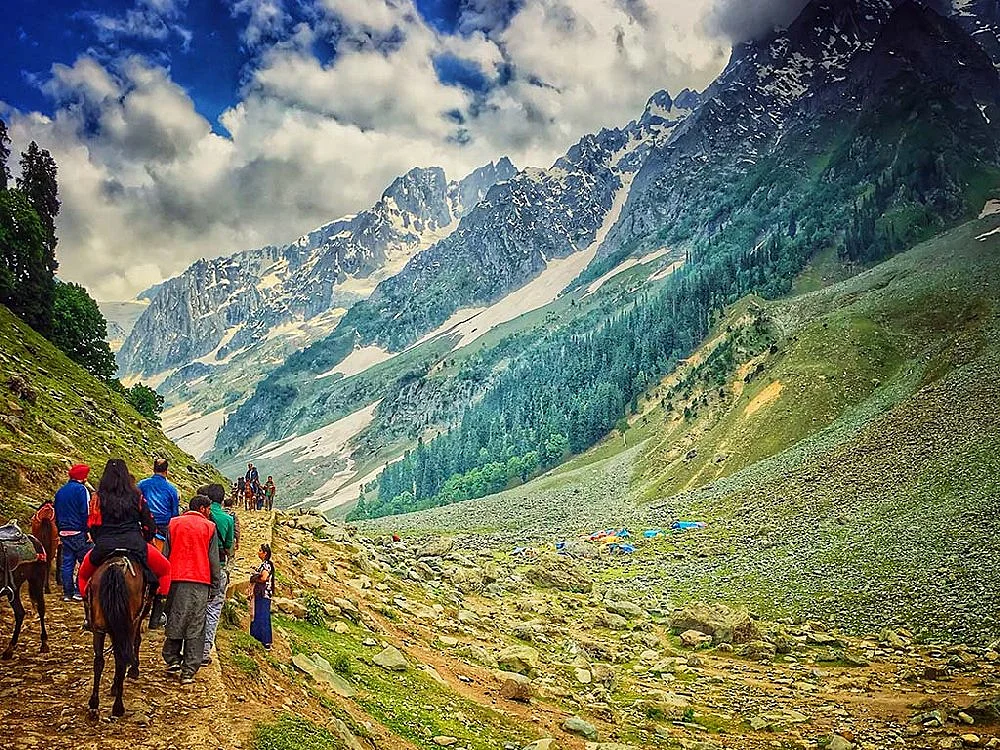 pony-riding-gulmarg